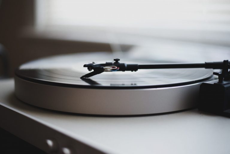 record player skipping