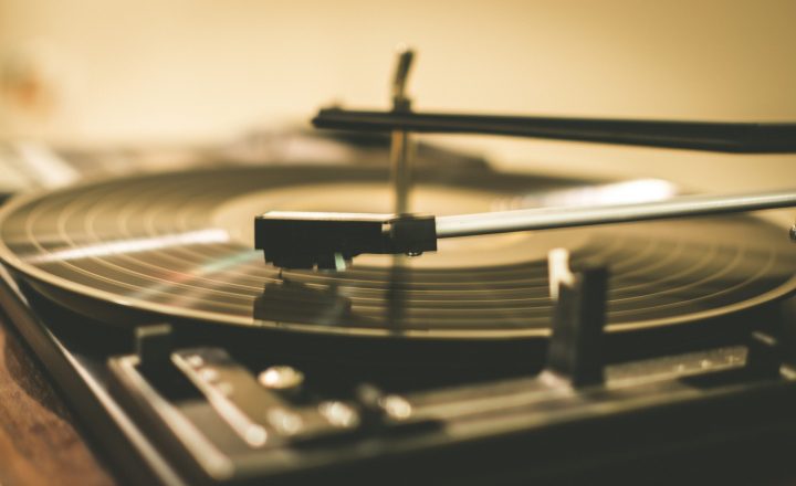 when were record players popular