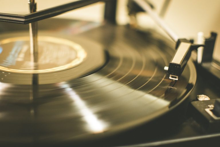 record player sounds distorted