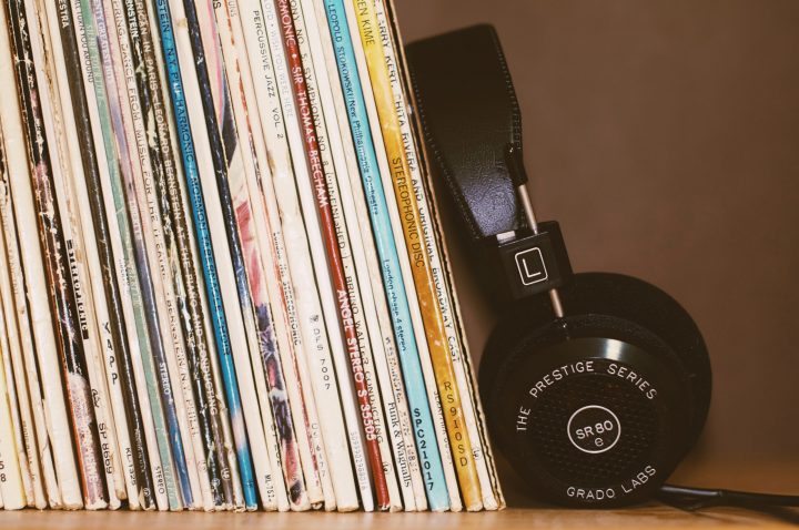 storing records on a shelf
