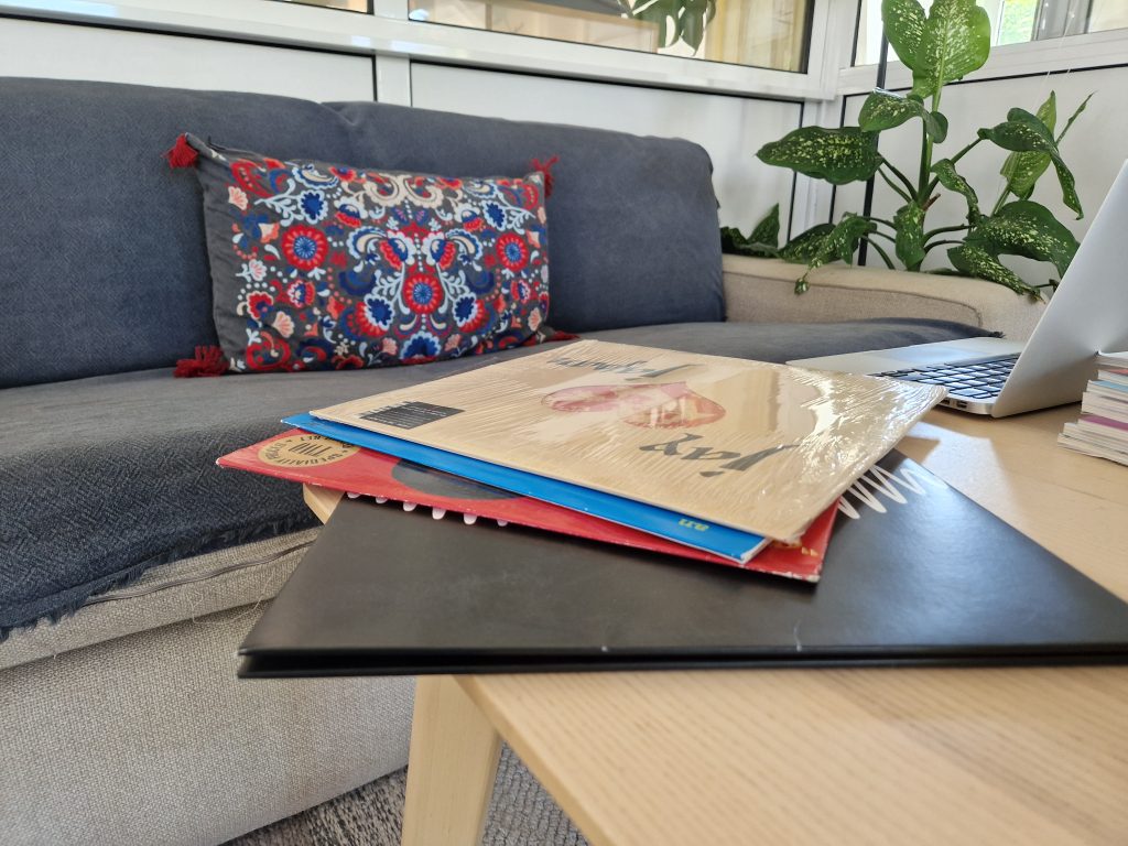 how to use a record player with records