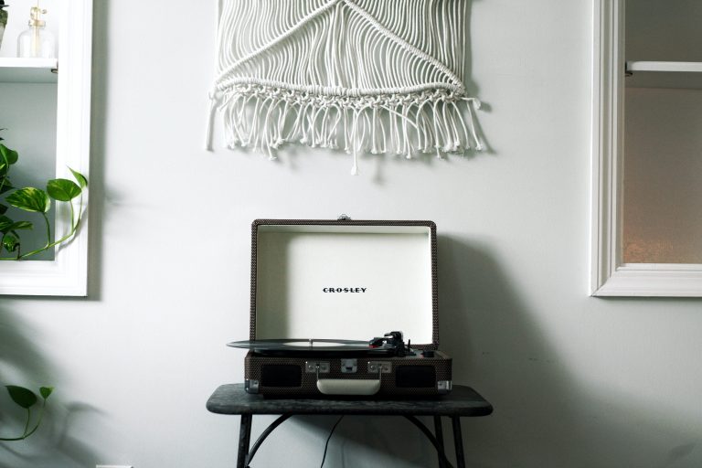 how to use crosley record player
