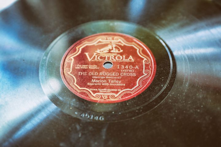 A Full Guide on How To Fix a Warped Record