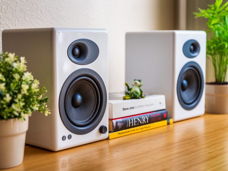 do you need speakers for a record player