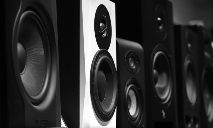 do you need speakers for a record player