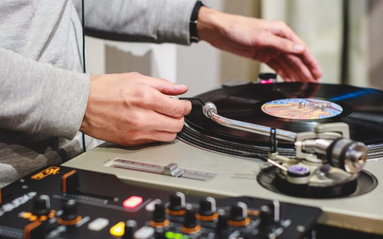best turntables under 2000