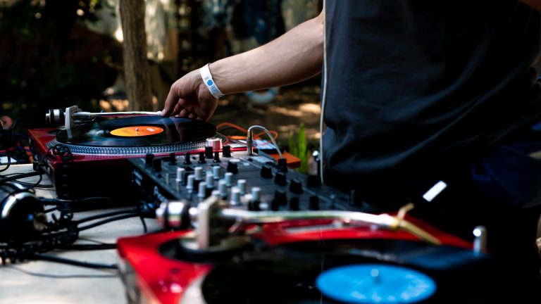 turntable pitch control