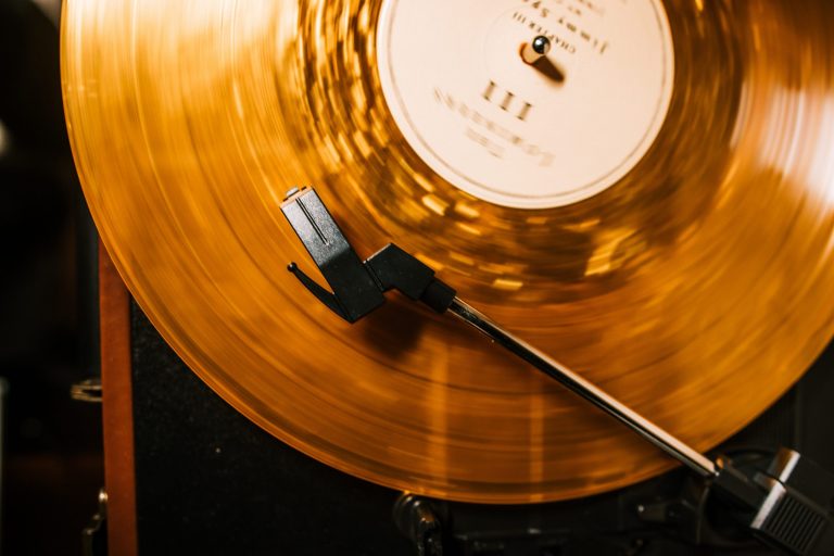 wall mounted record player