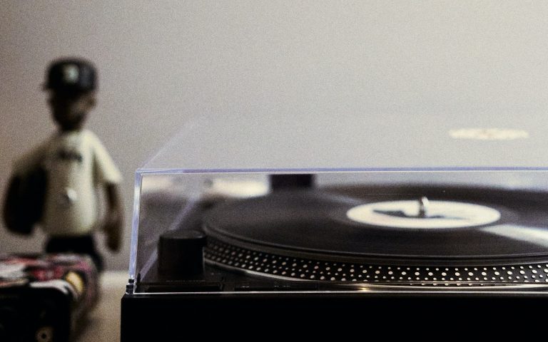 Turntable isolation platforms