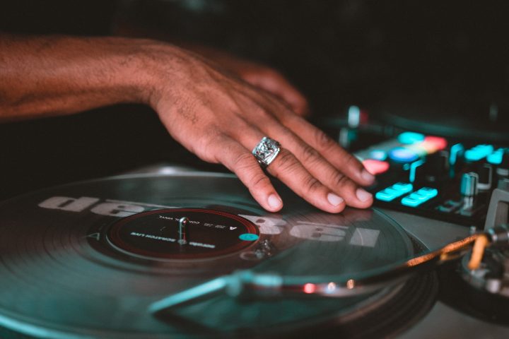 What Does Wow and Flutter Mean for Turntables?