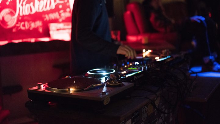 DJ Turntable Set up